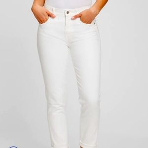 GAP WHITE GIRLFRIEND JEANS SIZE 20/35T XXL PLUS SIZE